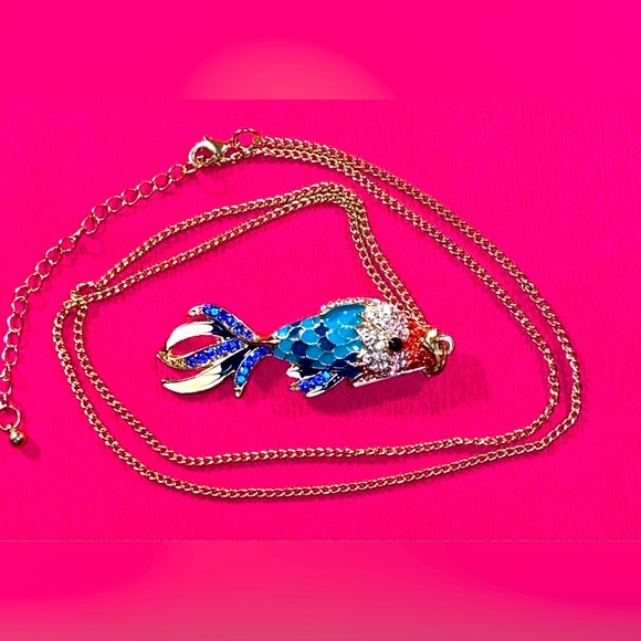 unbranded Jewelry - Vintage Enamel multicolored Koi Fish w/ a gold color Chain long necklace